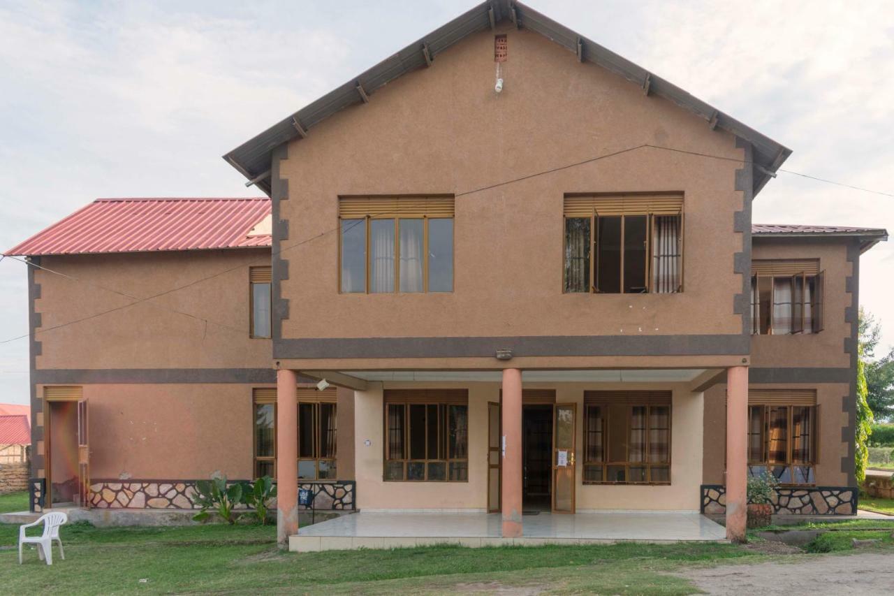 Rwenzori International Hotel Kasese Esterno foto
