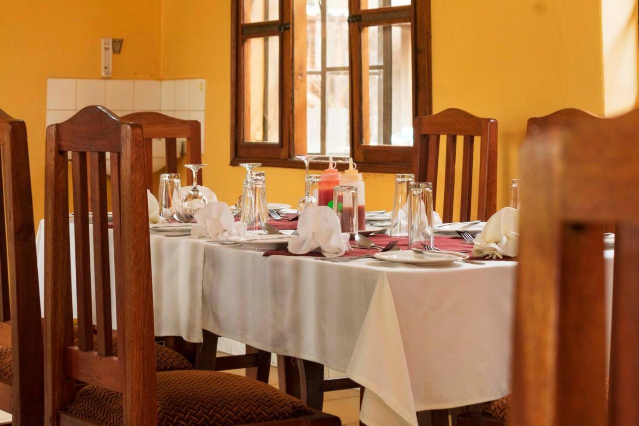 Rwenzori International Hotel Kasese Esterno foto