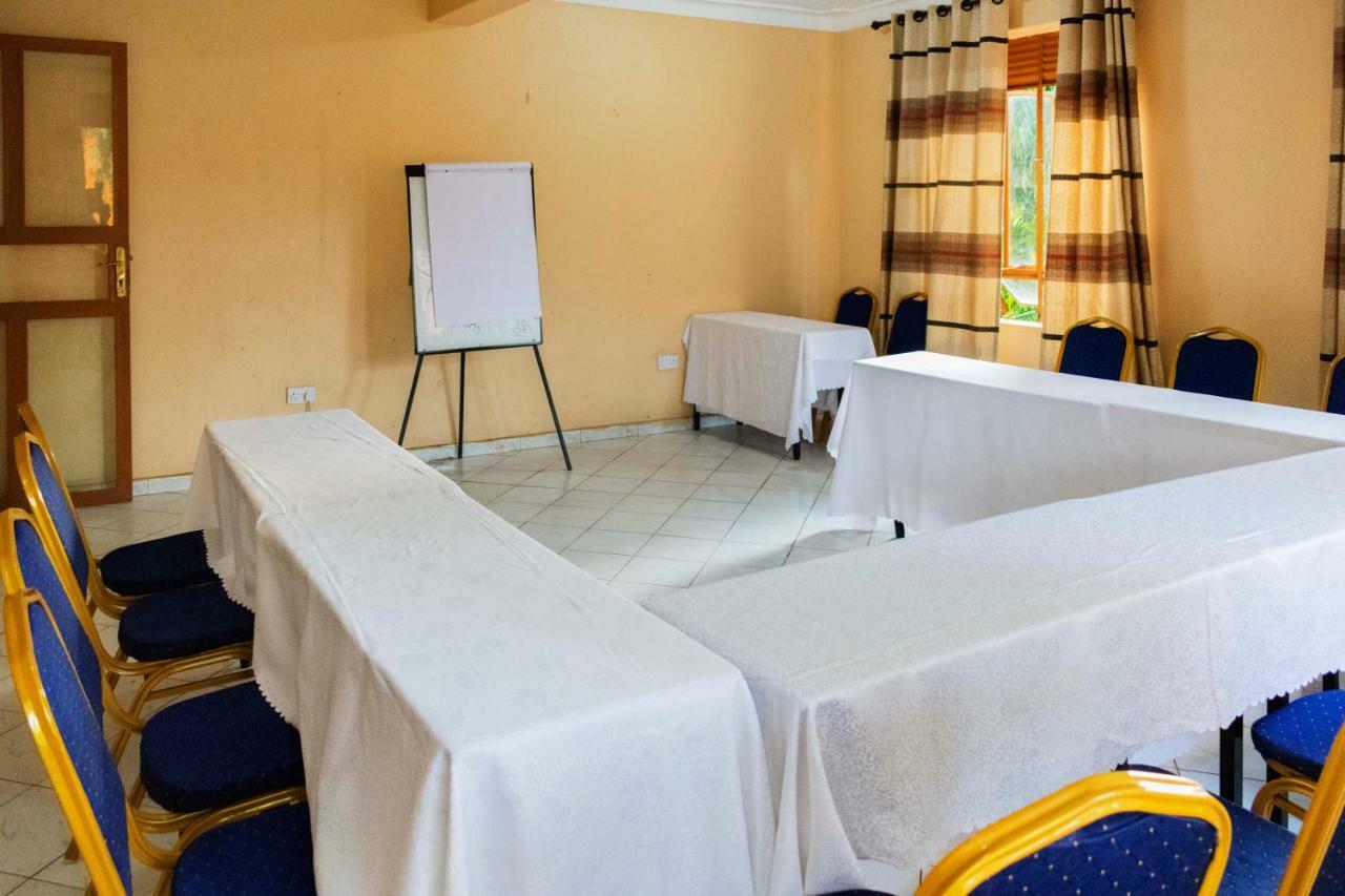 Rwenzori International Hotel Kasese Esterno foto