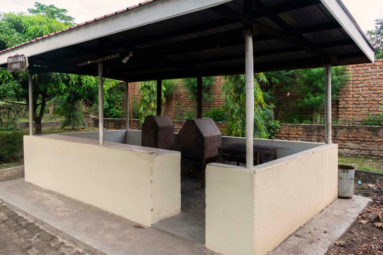 Rwenzori International Hotel Kasese Esterno foto