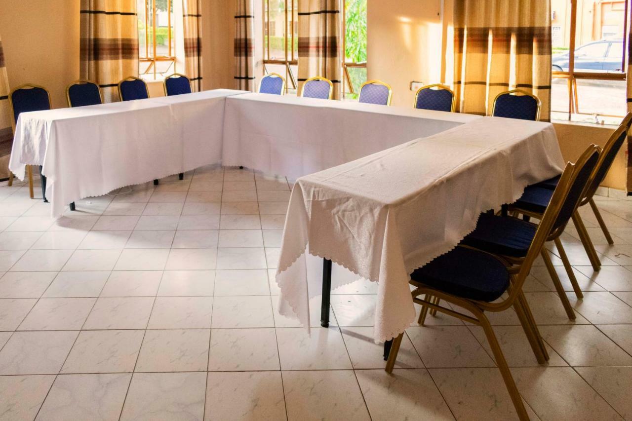 Rwenzori International Hotel Kasese Esterno foto