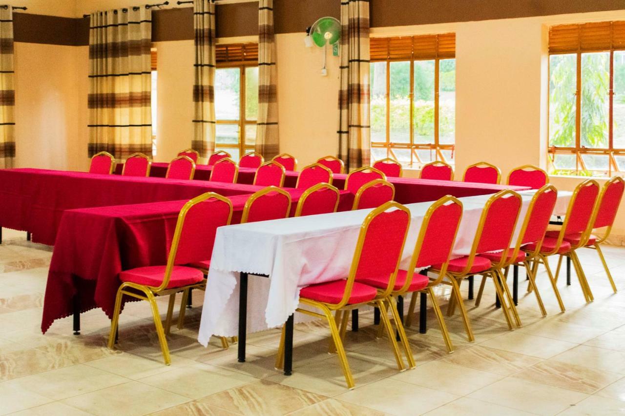 Rwenzori International Hotel Kasese Esterno foto